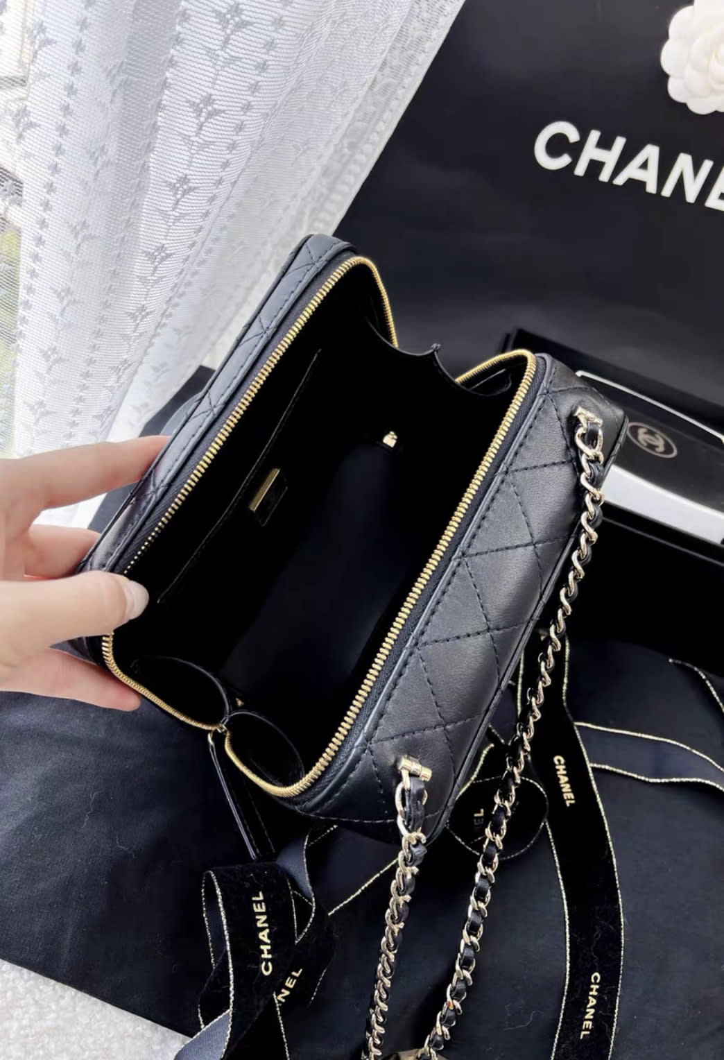 CHANEL 24SS CAMERA BAG Lambskin & Gold-Tone Metal Black