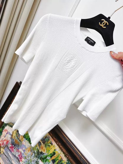 Chanel 25b White Embroidered Heart Logo Knit t-shirt