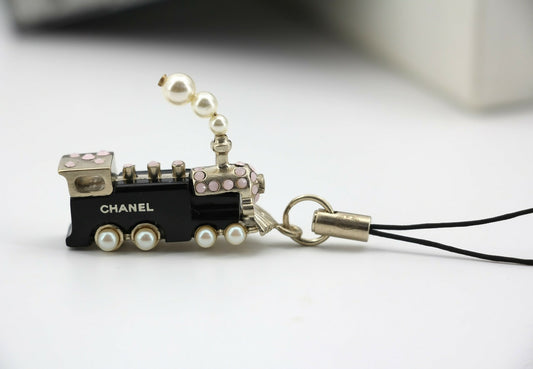 Chanel Vintage 07C Imitation Pearl Black Train Charm