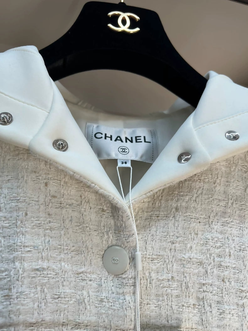 Chanel 25C white tweed hooded jacket