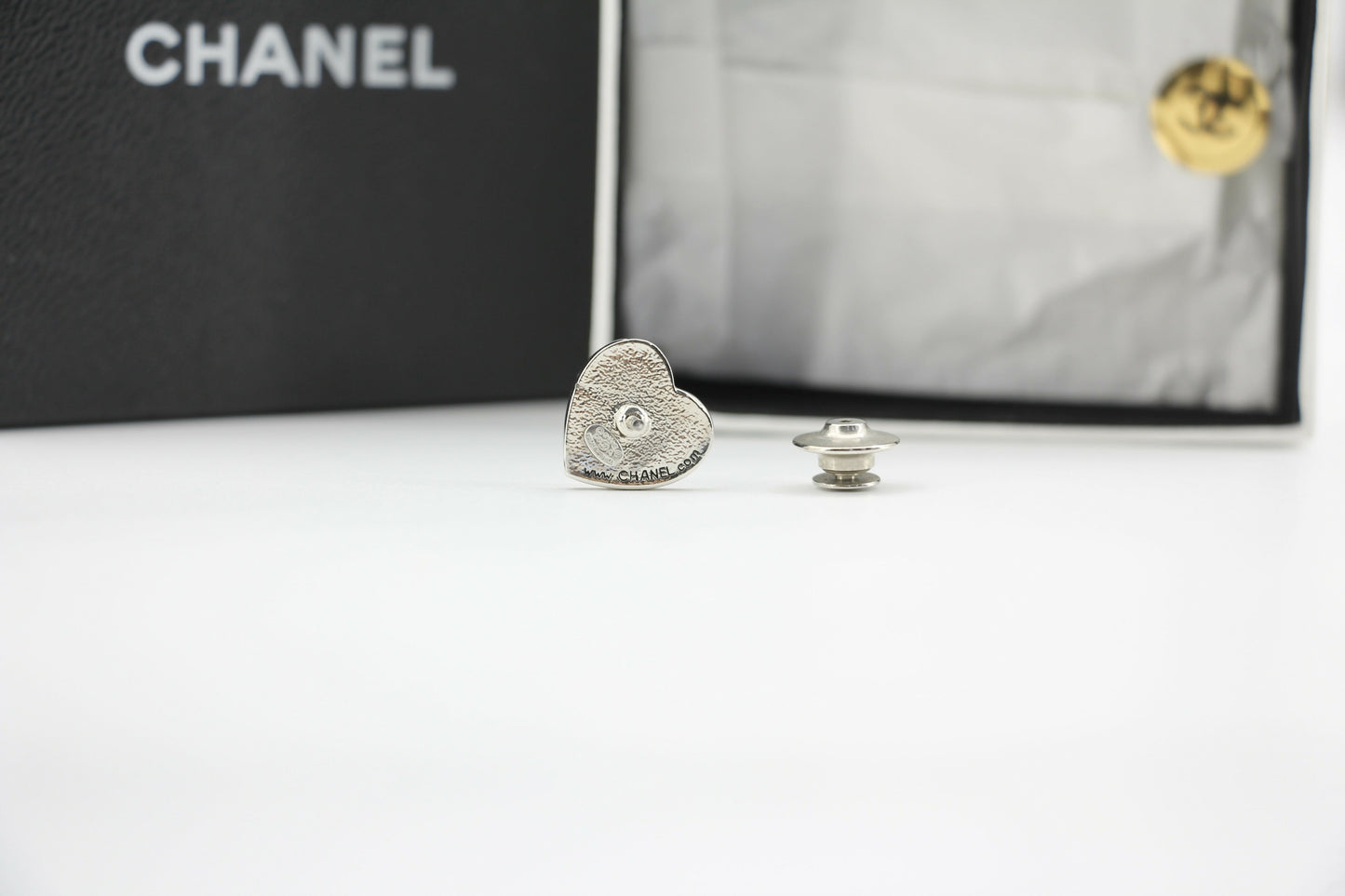 Chanel Vintage 03A Metal American Style Heart Brooch