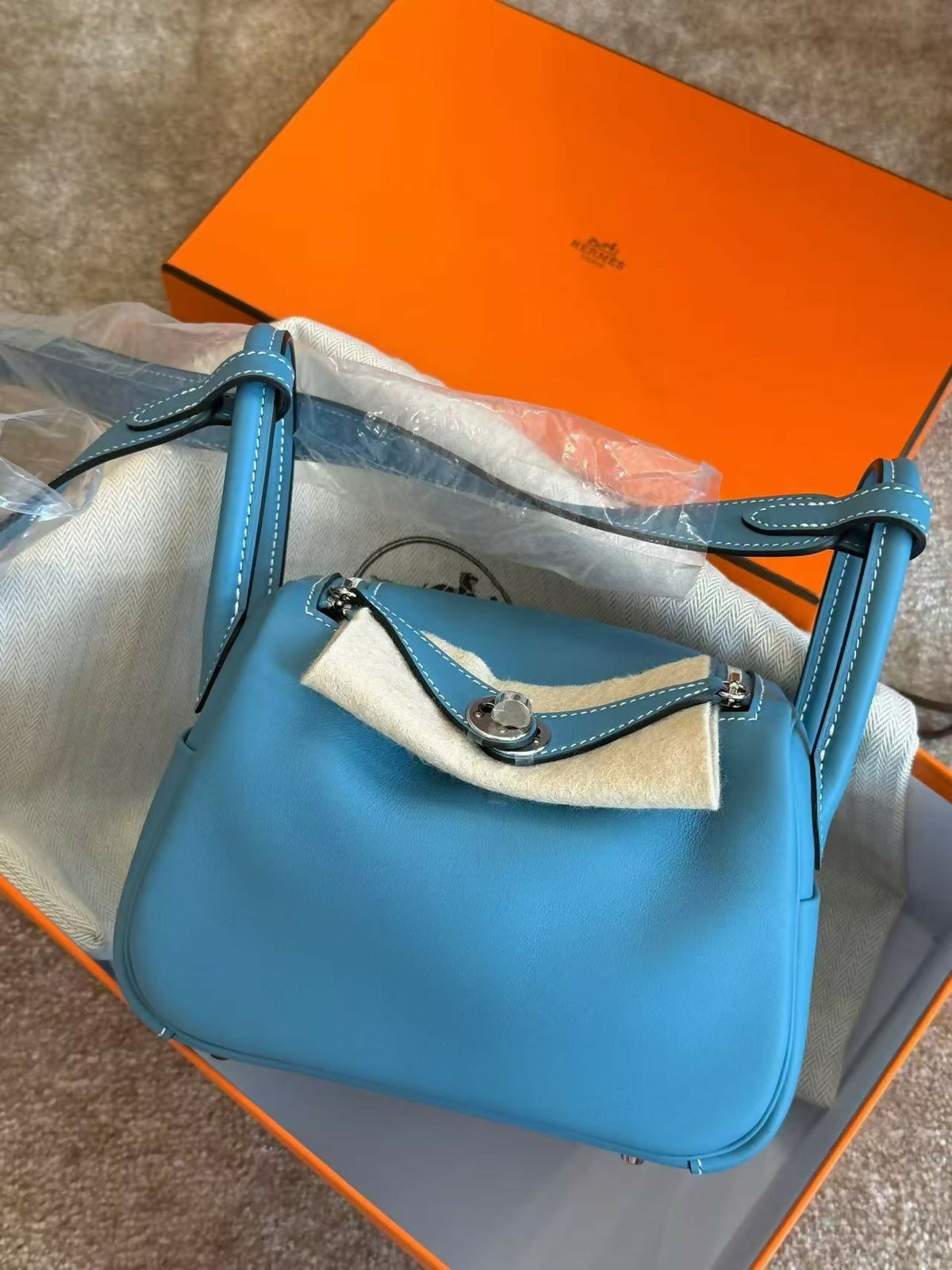Hermès Mini Lindy Bleu Jean / Denim Blue Swift Leather with Palladium Hardware