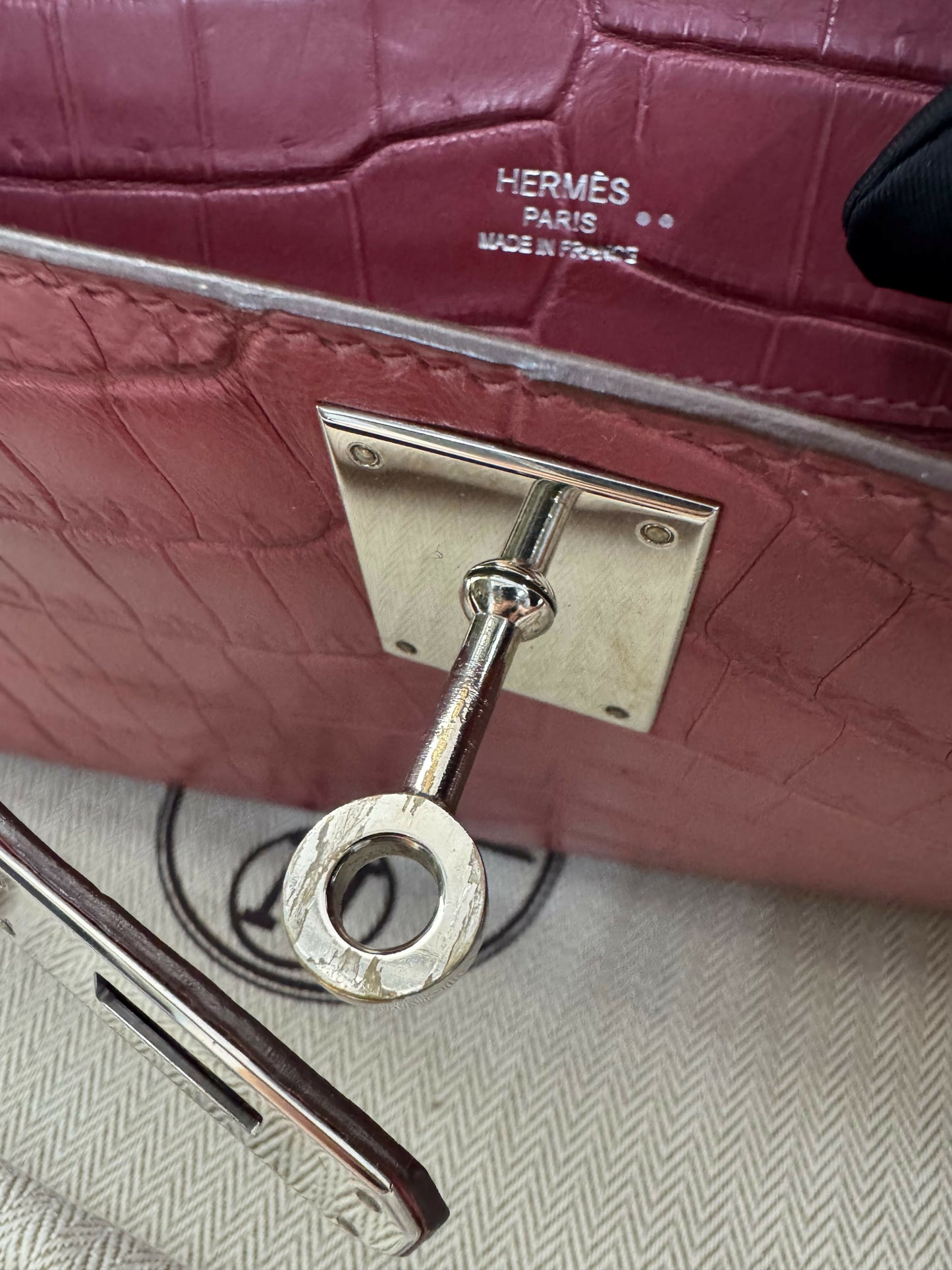 Hermès Kelly Cut Bois de Rose Matte Niloticus Crocodile leather palladium hadware
