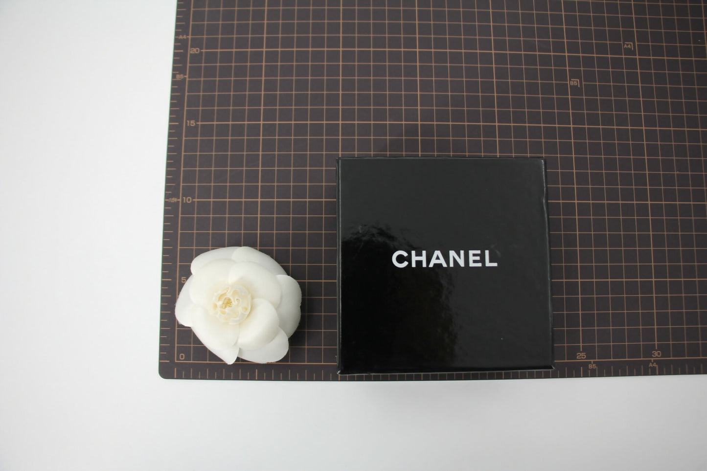 Chanel Vintage 81-85 Silk Light White Beige Camellia Brooch