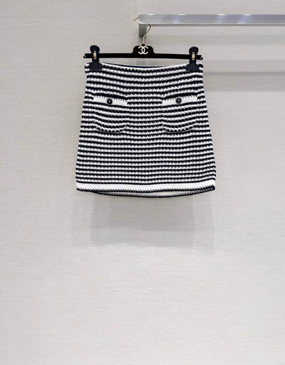 Chanel 22SS  black and white striped vest + skirt, fr36