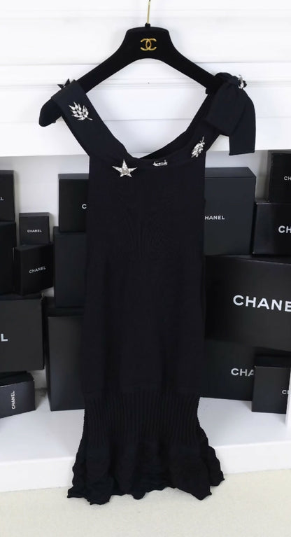 Chanel 2008 Spring/Summer Preview Collection Black Knitted Multi-element Rhinestone Brooch Dress