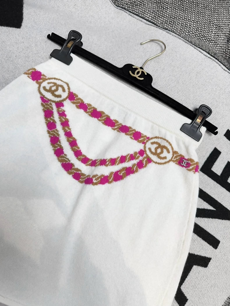 Chanel 23N Coco Neige ski collection écru cashmere skirt