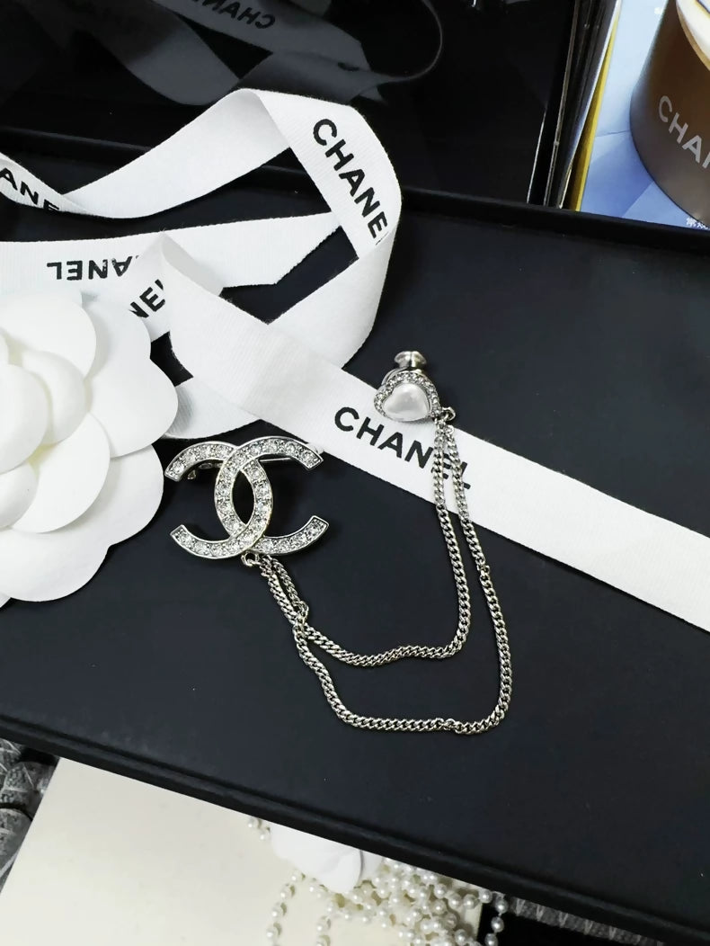 Chanel 23B Double C Logo Diamond Chain Heart Brooch
