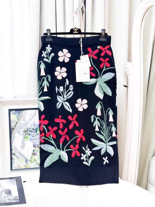 Chanel 21A black floral cashmere skirt