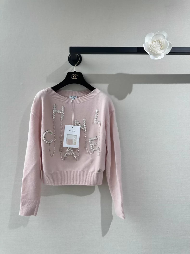 Chanel 21S pink cashmere sweater with pearl and rhinestone embroidery and letter embroidery