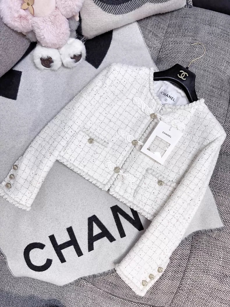 Chanel 25A ecru White Tweed Jacket – Wararni.com