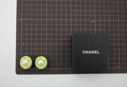 Chanel Vintage 96C Imitation Pearl Resin Light Green Round Clip-on Earrings