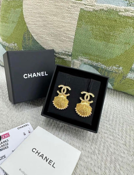 Chanel 23C gold shell earrings – Wararni.com