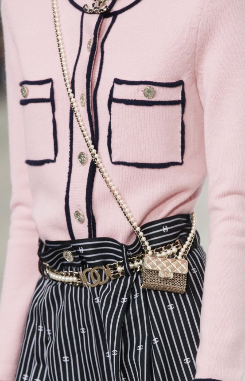 CHANEL 21S RUNWAY MICRO BAG & PEARLS LONG NECKLACE