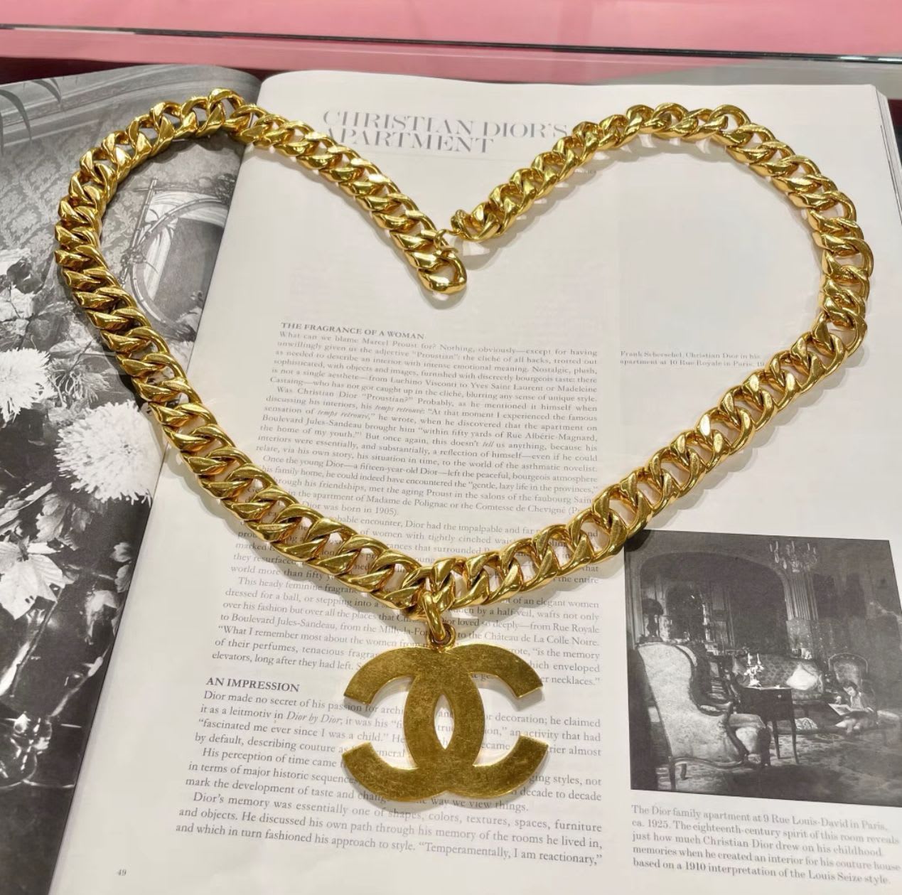 CHANEL Vintage Chanel 1993 large logo necklace - Long Fashion Jewellery - Vintage fashion from Wararni