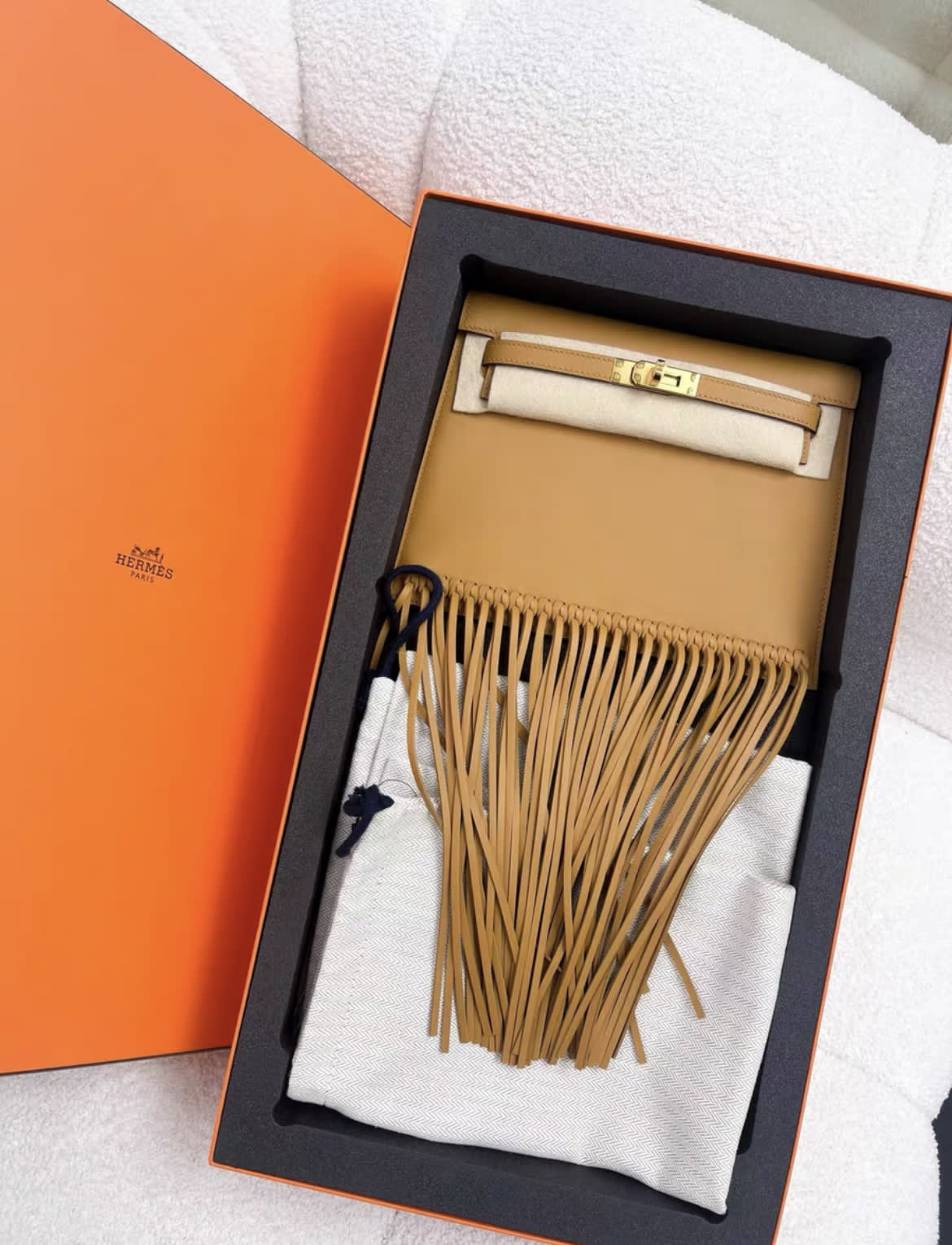 Hermès Hermes Kelly Danse Fringe Bag Tabac Sesame with Gold Hardware - Brand new Crossbody Bag - Secondhand luxury from Wararni