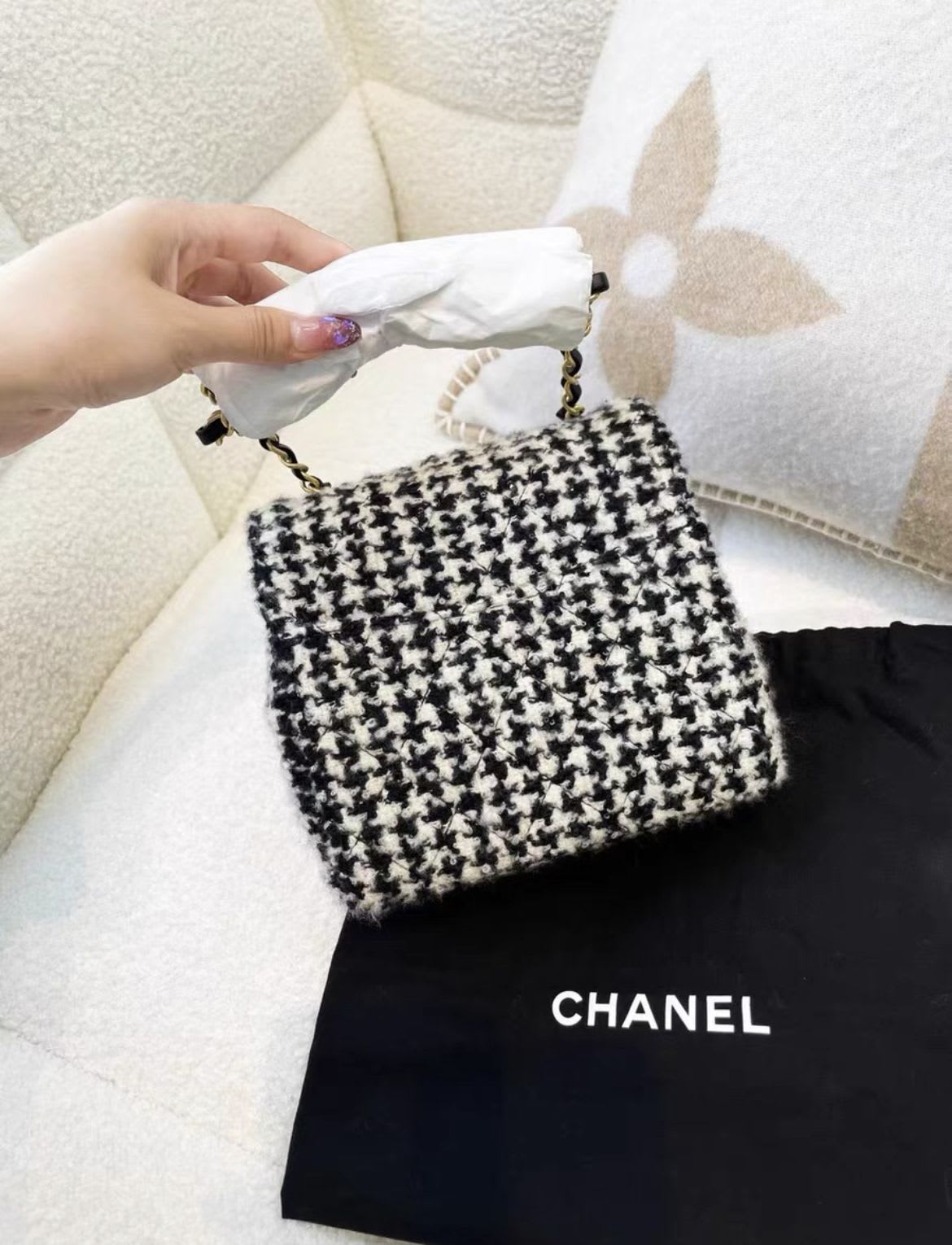 Chanel 22 black and white tweed square chain bag