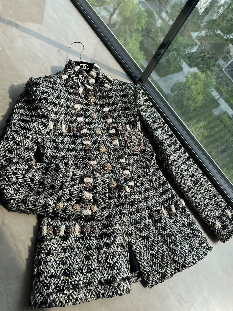 Chanel 12A black/white tweed jacket