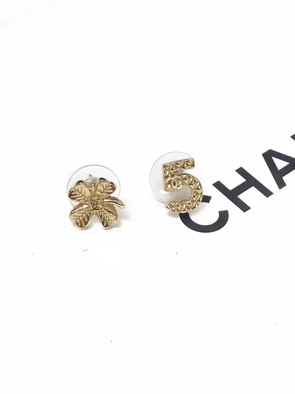 Chanel clucky charm n5 gold stud earrings