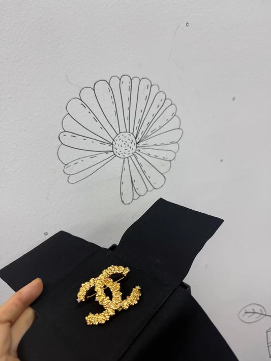 Chanel 23C double C gold shell rhinestone brooch