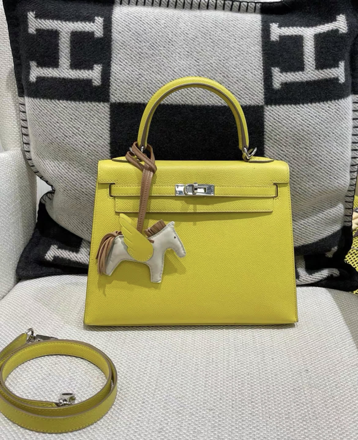 Hermès Hermes Kelly 25 Sellier Lime Epsom Palladium Hardware - 25 Crossbody Bag - Used fashion item from Wararni