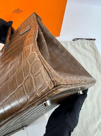 Hermès Birkin 35 Gris Éléphant Matte Niloticus Crocodile with Palladium hardware