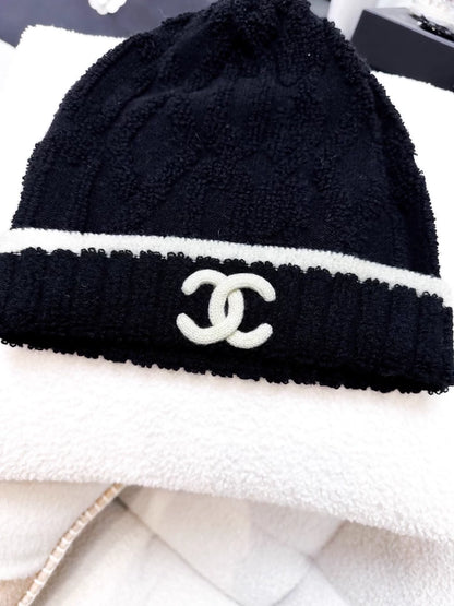 Chanel 22A black and white knit beanie with large double C logo