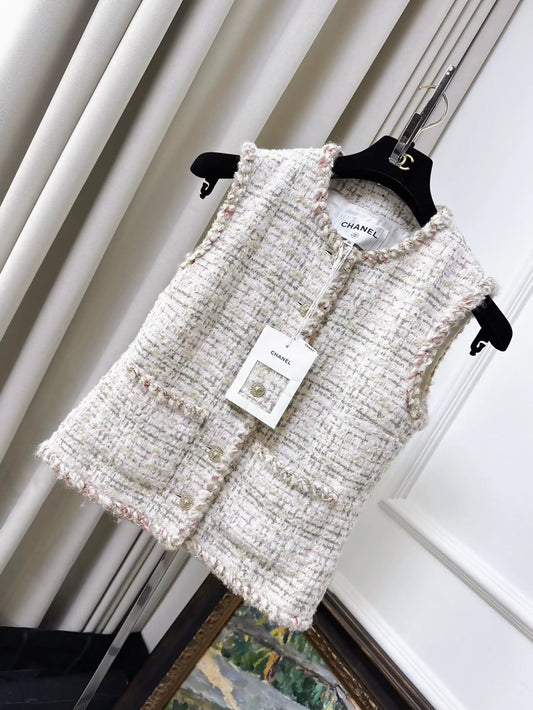 CHANEL 25A off-white tweed sleeveless vest