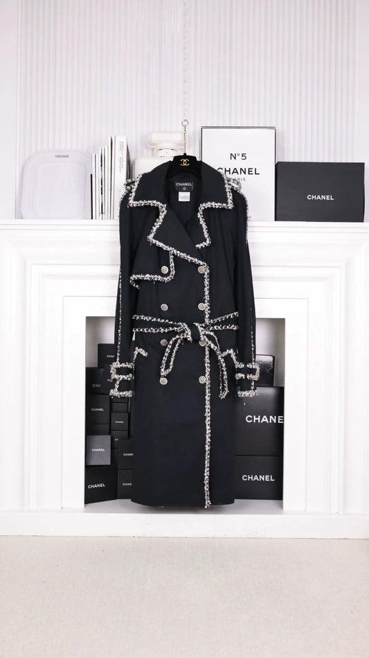 Chanel Spring/Summer 2004 Runway Black and White Tweed Coat