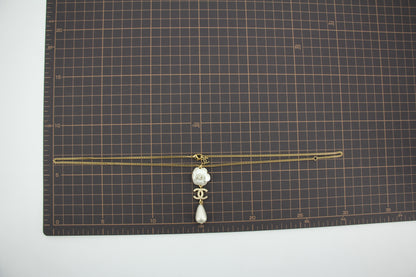 Chanel A20A Imitation Pearl Camellia Pendant Light Gold Necklace