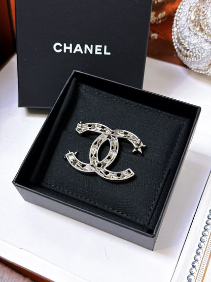 Chanel 2020 Spring/Summer double C silver diamond brooch