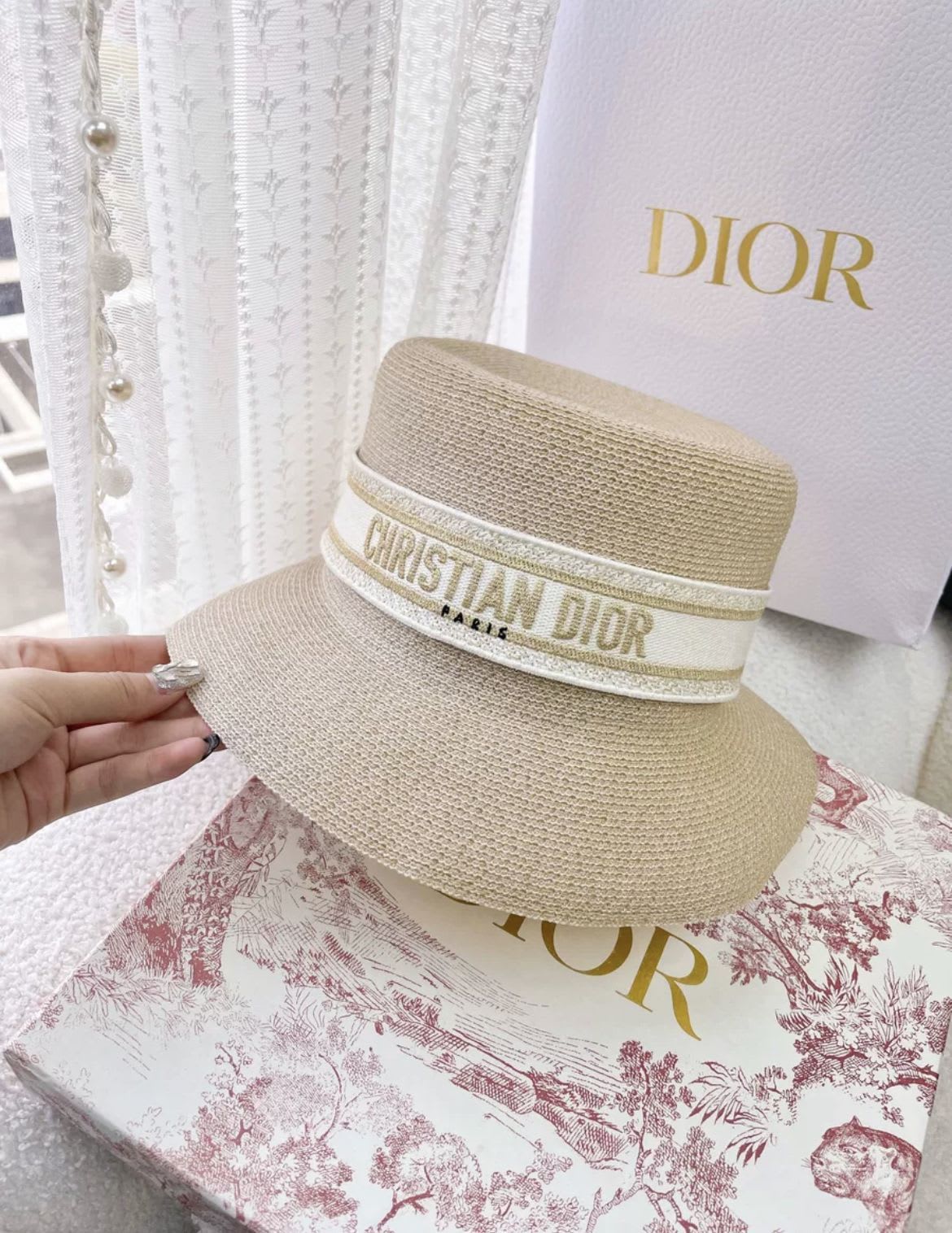 DIOR Dior classic woven hat - 58 Accessories - Vintage fashion from Wararni