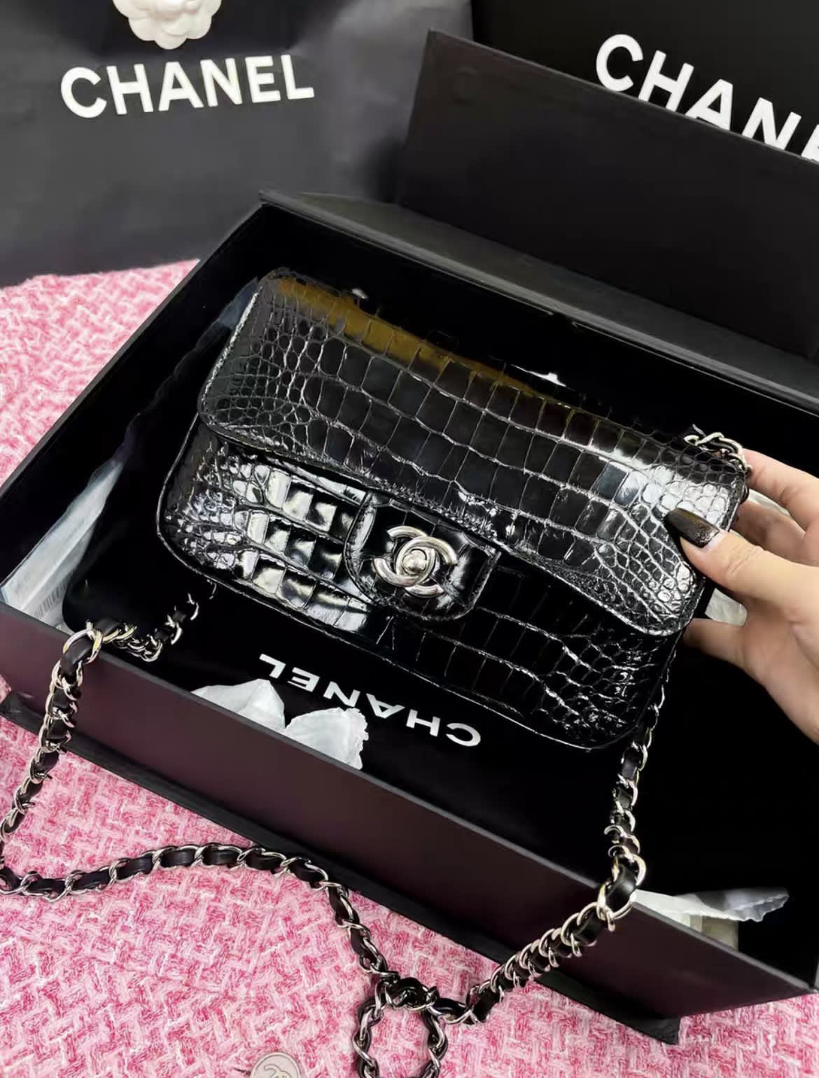 CHANEL Very rare Chanel glossy alligator leather black silver cf mini - Mini Crossbody Bag - Secondhand luxury from Wararni