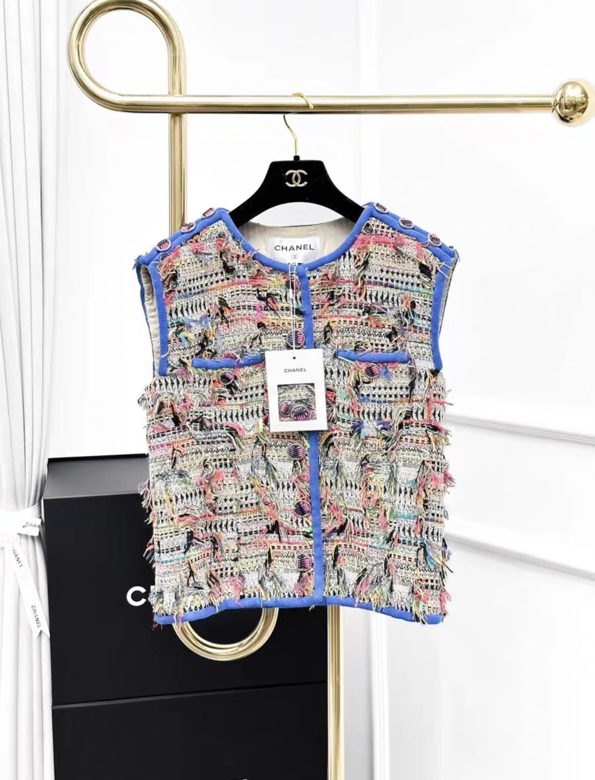 CHANEL Chanel colorfull fringed tweed vest - Medium Cardigan - Secondhand luxury from Wararni