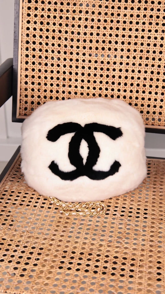 Chanel 2001 White Fur Shoulder Bag Hand Warmer