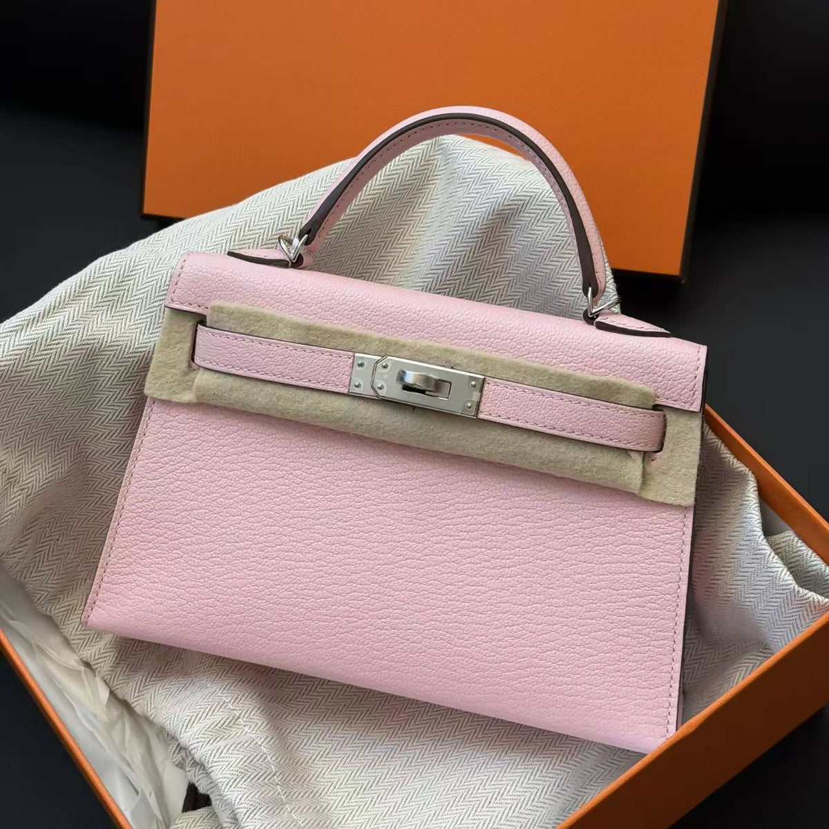 Hermès Mini Kelly 20 Rose Sakura Chevre Leather with Palladium Hardware