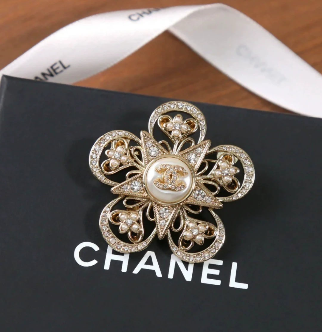 Chanel 23K pearl star flower brooch