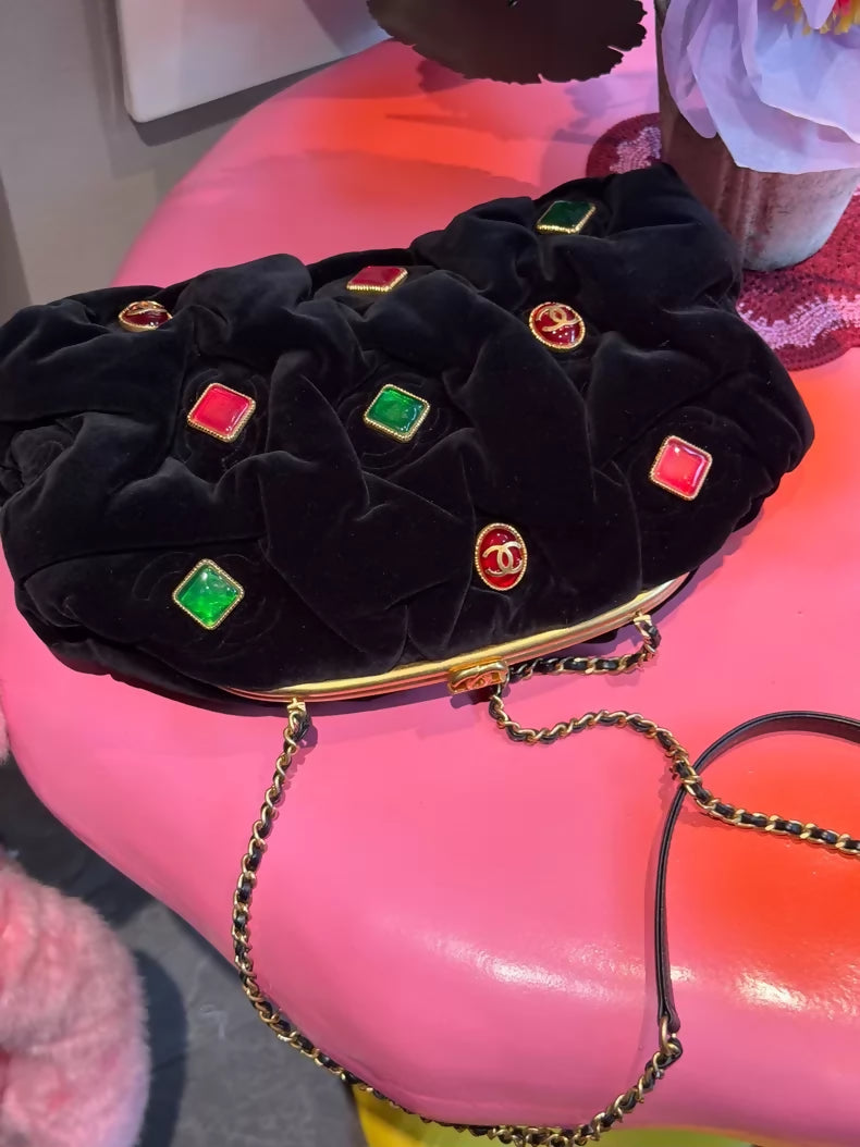 Chanel 2020  Fall/Winter Métiers d'Art collection large velvet glass clutch