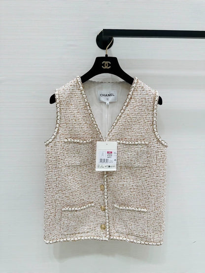 Chanel 26C off-white tweed vest, F40,