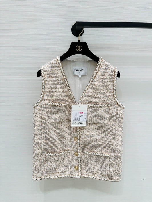 Chanel 26C off-white tweed vest