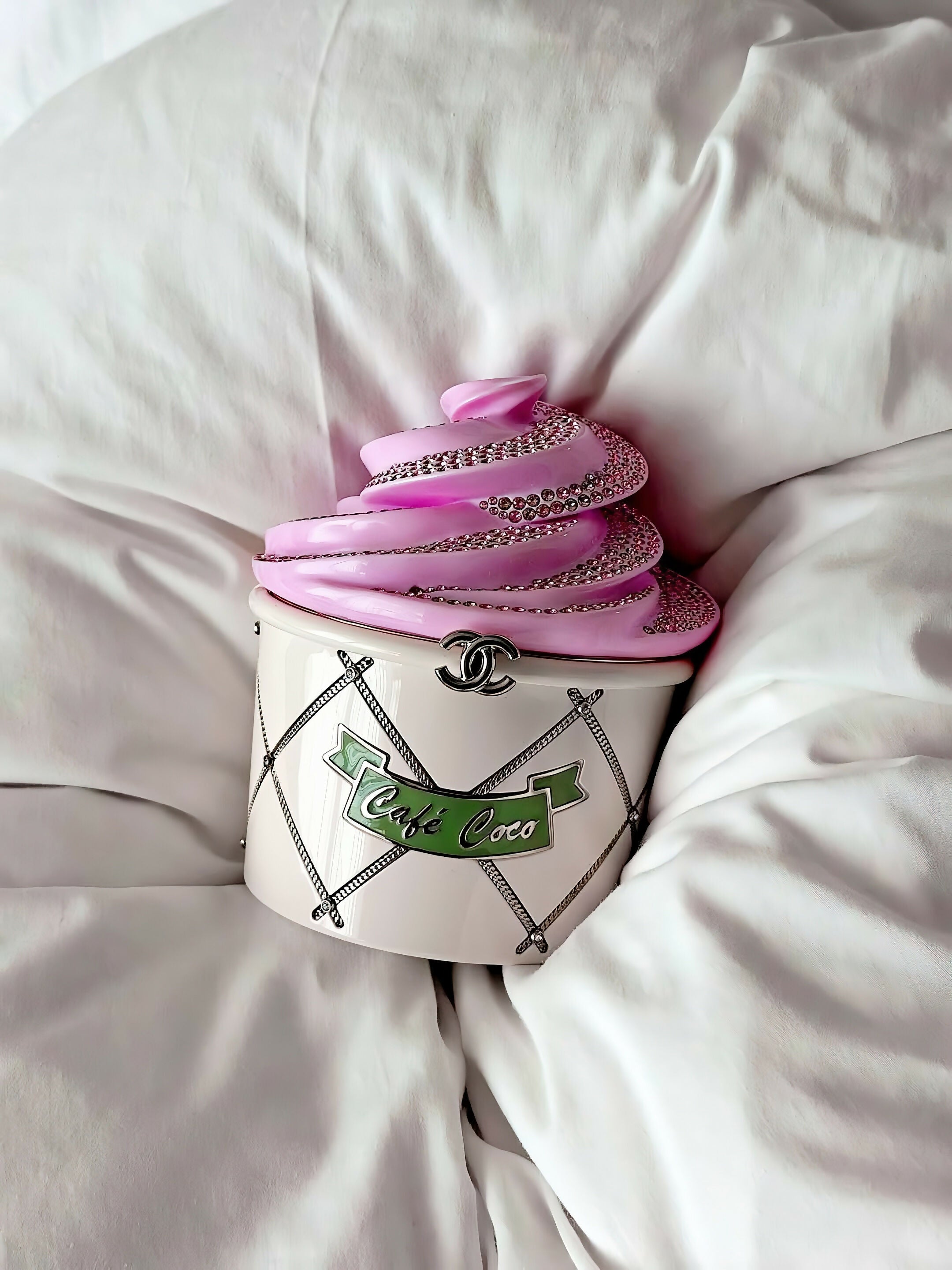 Chanel Ice Cream Minaudière “Café Coco”, Cruise 2024/25 – Wararni.com