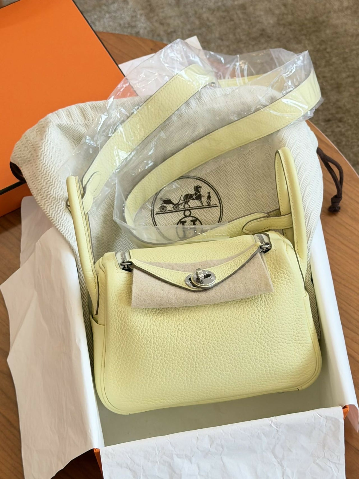 Hermès Mini Lindy Jaune Milton Leather with Hardware