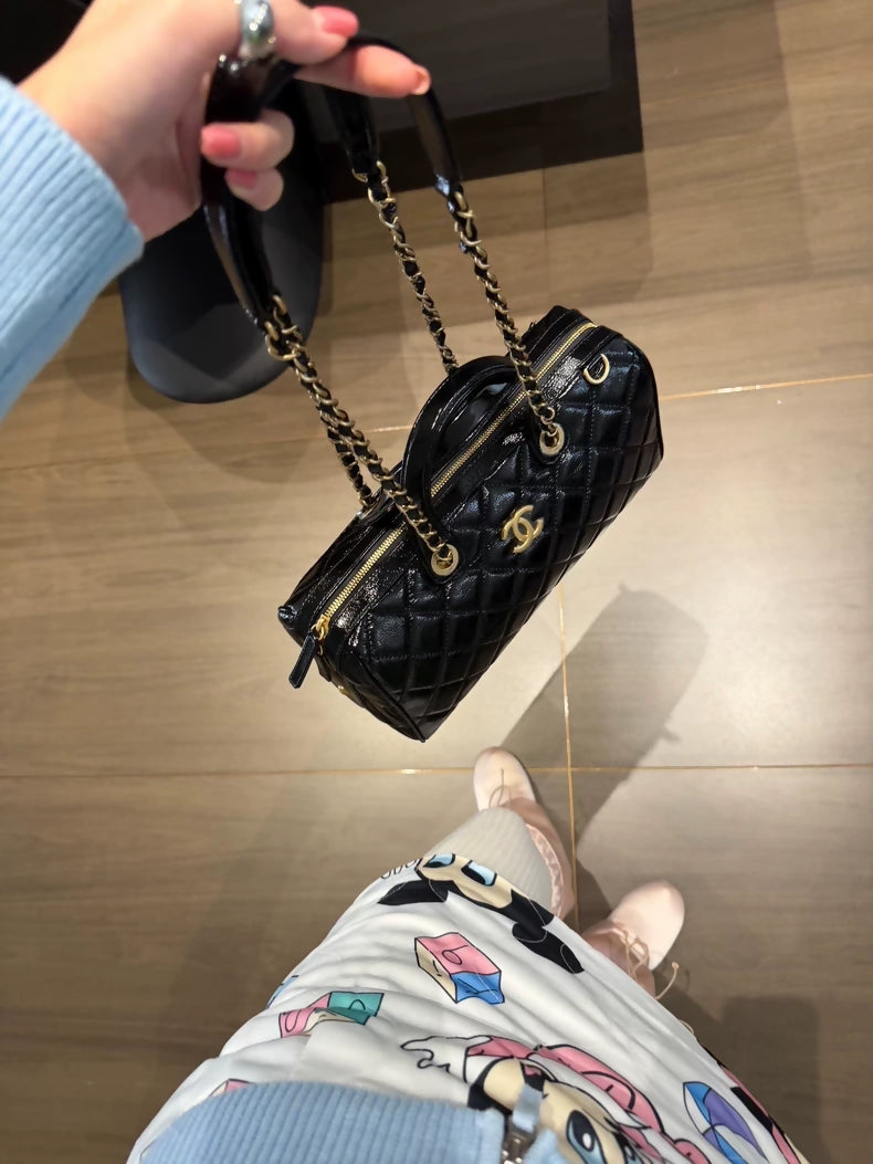 Chanel 25A leather large tote