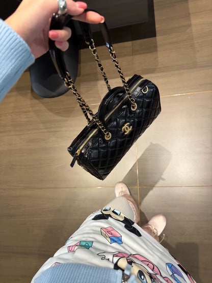 Chanel 25A leather large tote