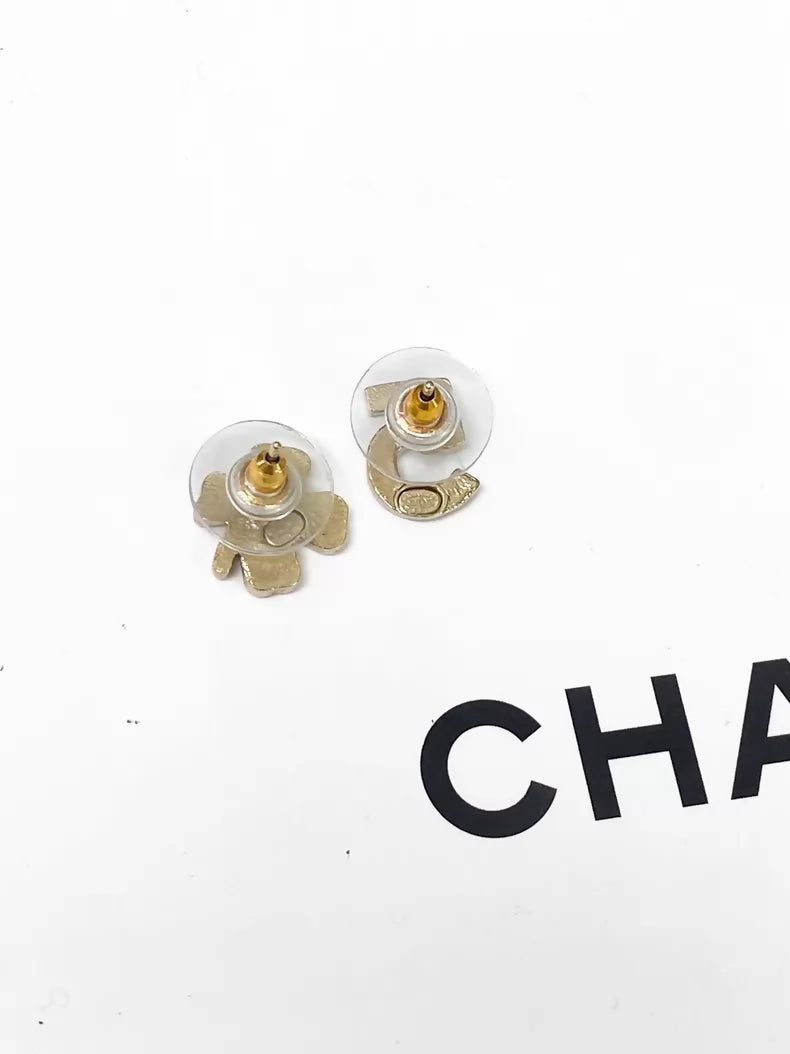 Chanel clucky charm n5 gold stud earrings