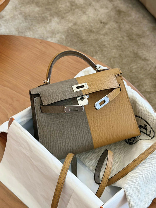 Hermès Mini Kelly II Casaque Sésame, Étoupe / Etoupe (18) & Bleu Indigo Epsom Leather Z Stamp