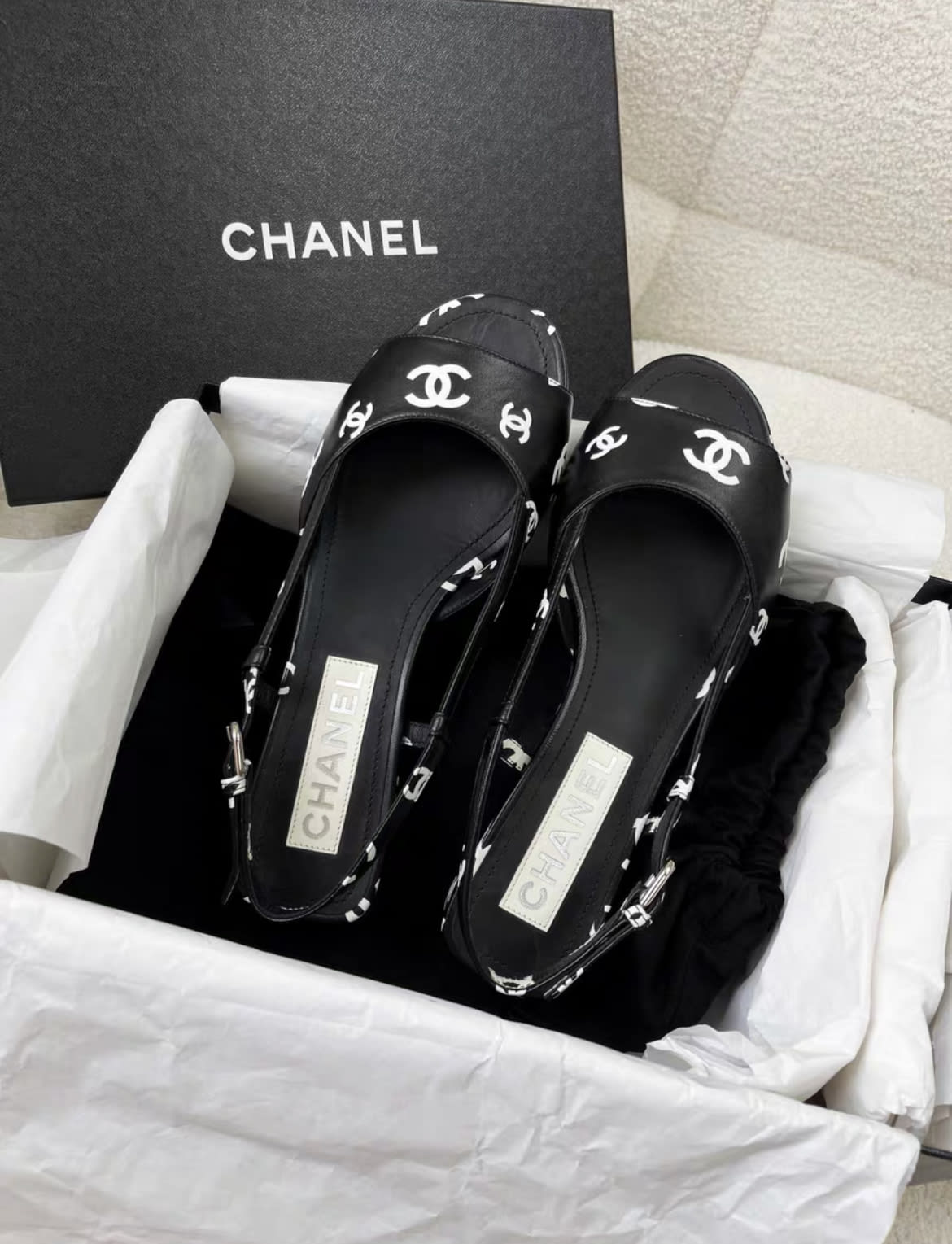 CHANEL Chanel 22S  Black and White Double C Full Logo Slingback sandals - 37 Shoes - Used fashion item from Wararni