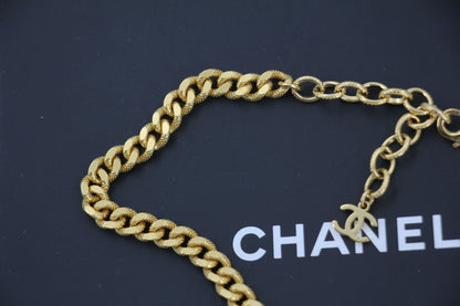 Chanel F22A Metal Rhinestone CC Gold Chunky Chain Short Necklace
