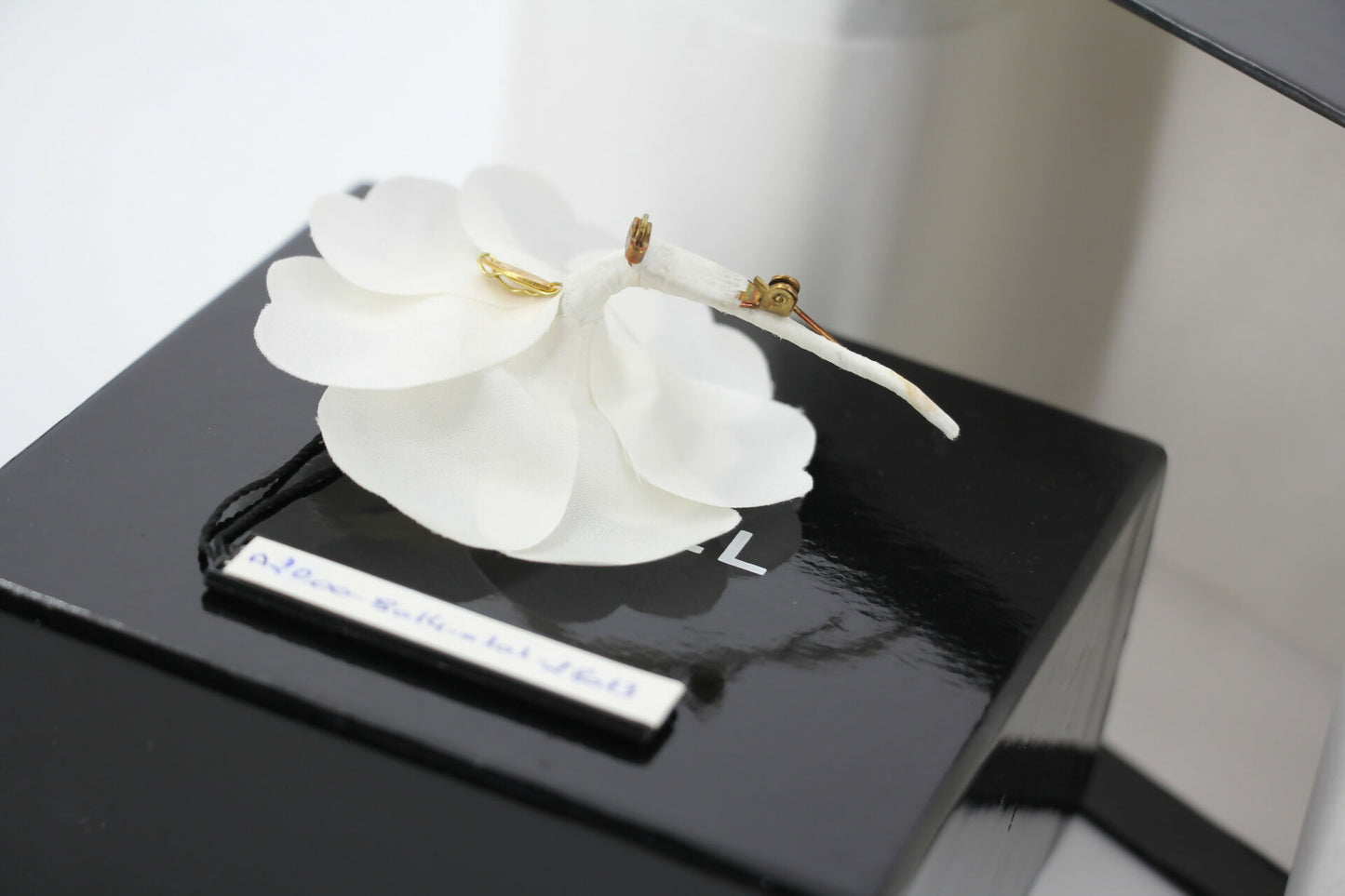 Chanel Vintage 81-85 Silk Small Size White Camellia Brooch