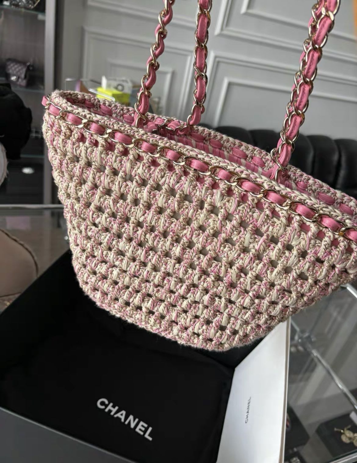 CHANEL 23P Woven straw beach shopping bag